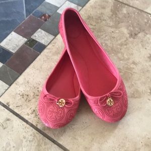 Tory Burch flats in coral SZ 7